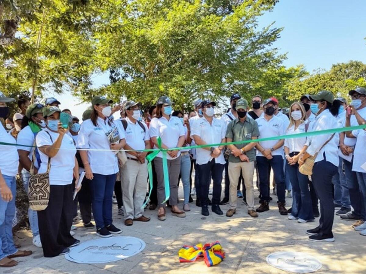 Se entregaron 5.5 kilómetros en placa huellas y sistemas de fotovoltaicos en viviendas rurales de Aracataca