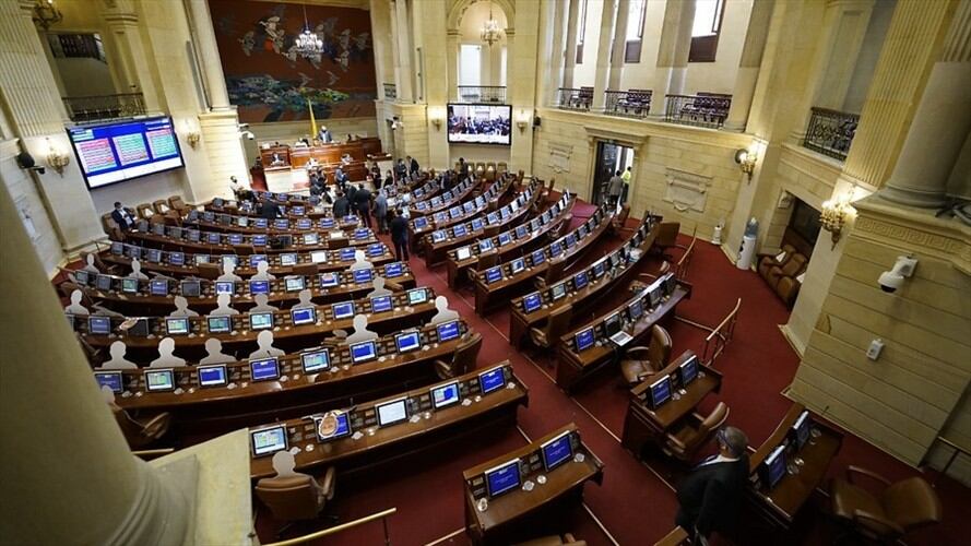 El borrón y cuenta nueva de las centrales de riesgo y la activación de la ruta para la atención en salud a pacientes afectados por el asbesto son algunas de estas leyes. . Foto: Colprensa