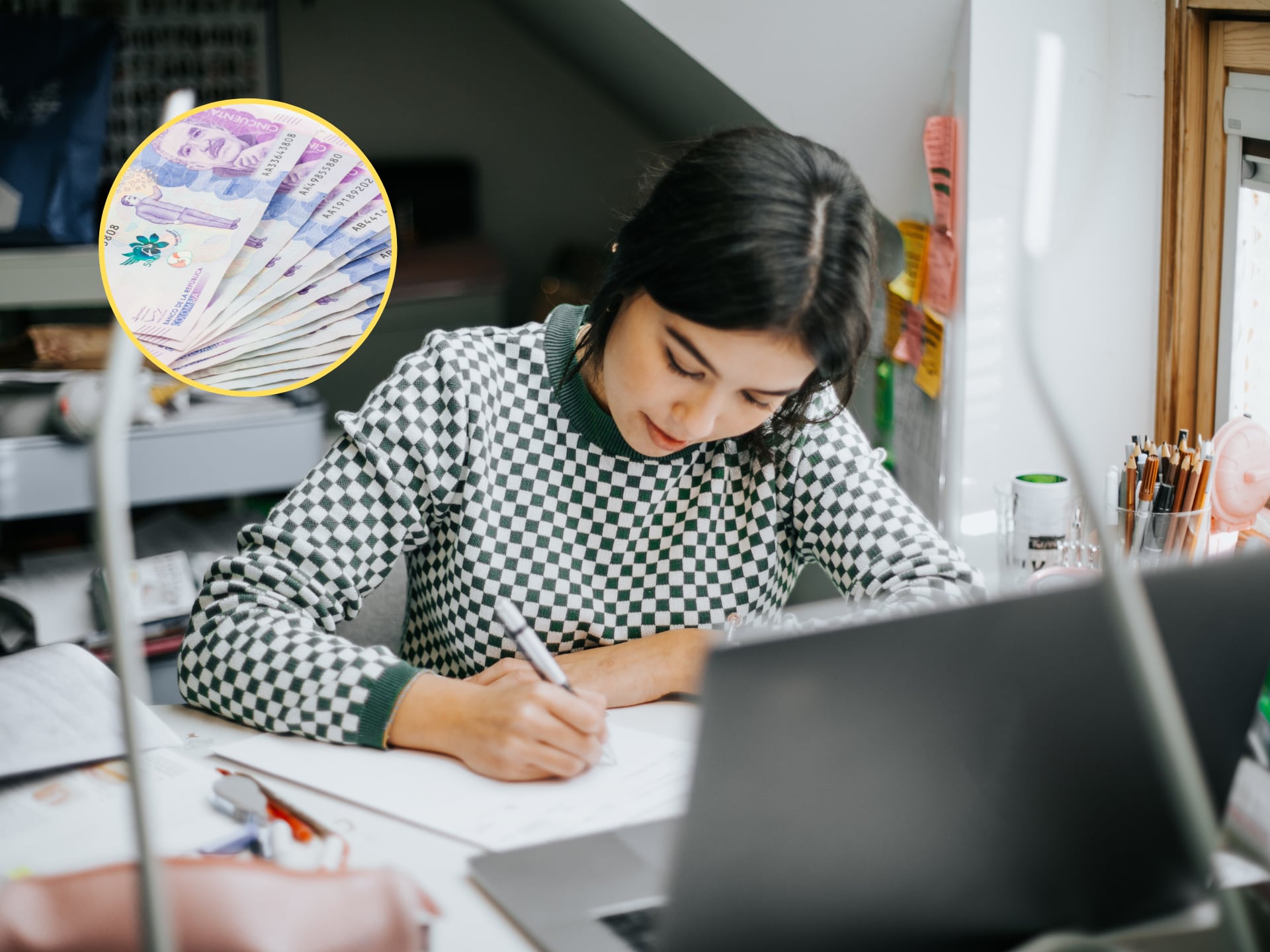 Universitario trabajando remotamente para pagar sus estudios. En el círculo, la imagen del billete de 50 mil pesos colombianos (Fotos vía GettyImages)