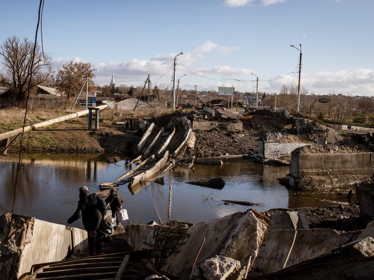 Ucrania intenta restablecer el servicio de electricidad por bombardeos masivos rusos
