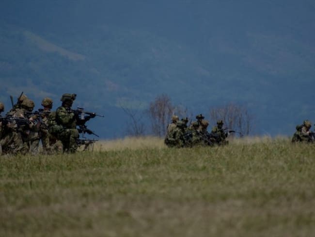 Las fuerzas militares capturaron en la vereda el Silencio del municipio de Mapiripán, Meta, a seis presuntos integrantes del Grupo Armado Organizado residual Primero. Foto: Getty Images