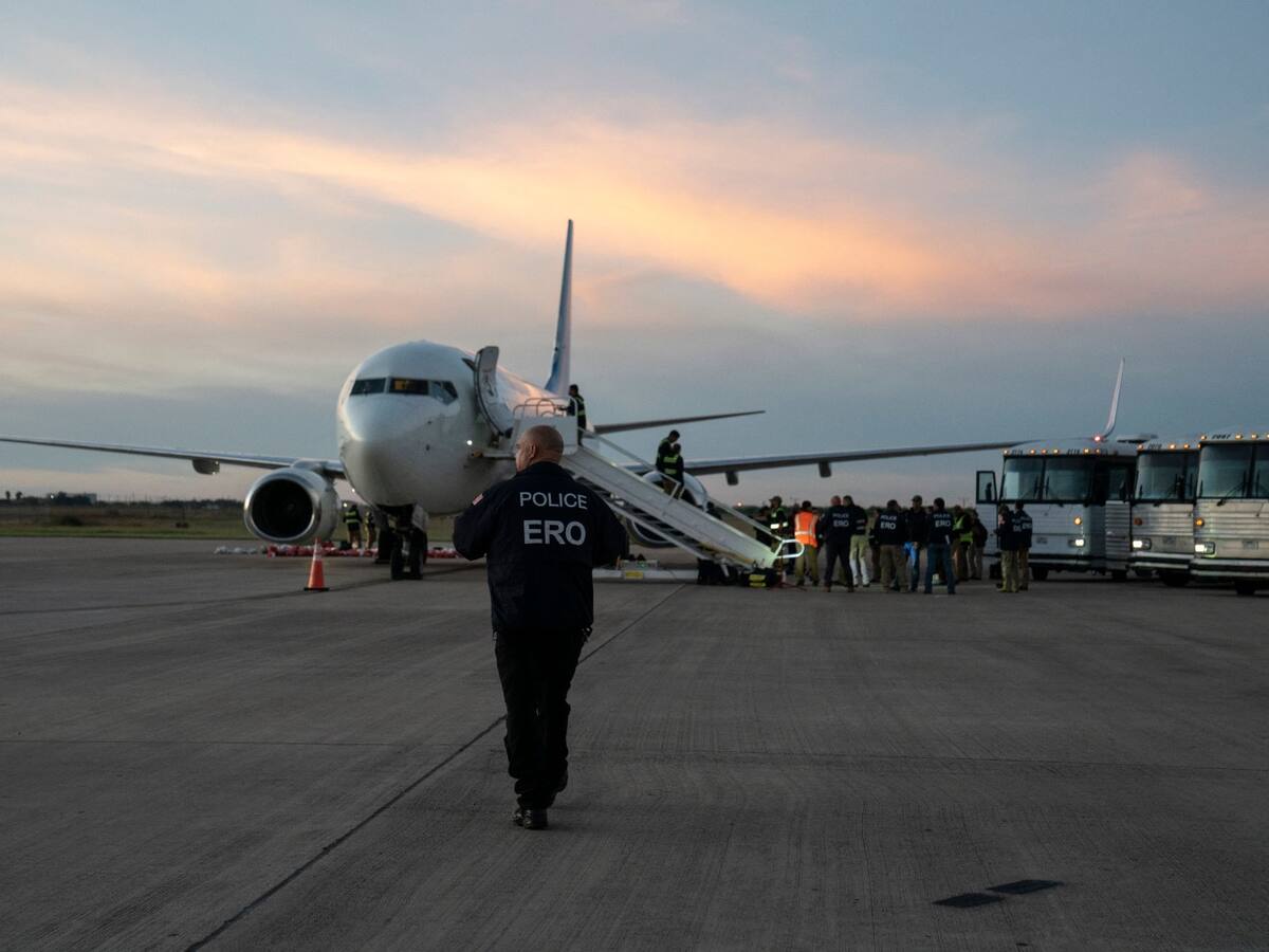 Aterrizó en Venezuela un avión con 319 connacionales deportados desde Estados Unidos
