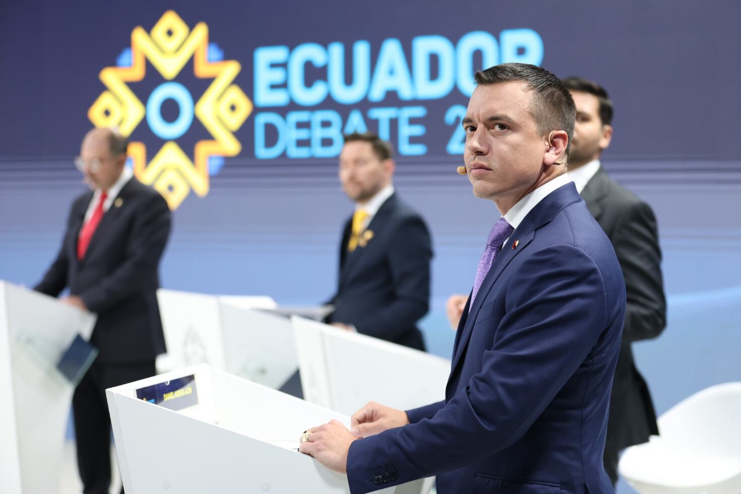 QUITO (ECUADOR), 19/01/2025.- Fotografía cedida por el Consejo Nacional Electoral del candidato a la presidencia de Ecuador y actual mandatario, Daniel Noboa, en el debate de Ecuador Tv.