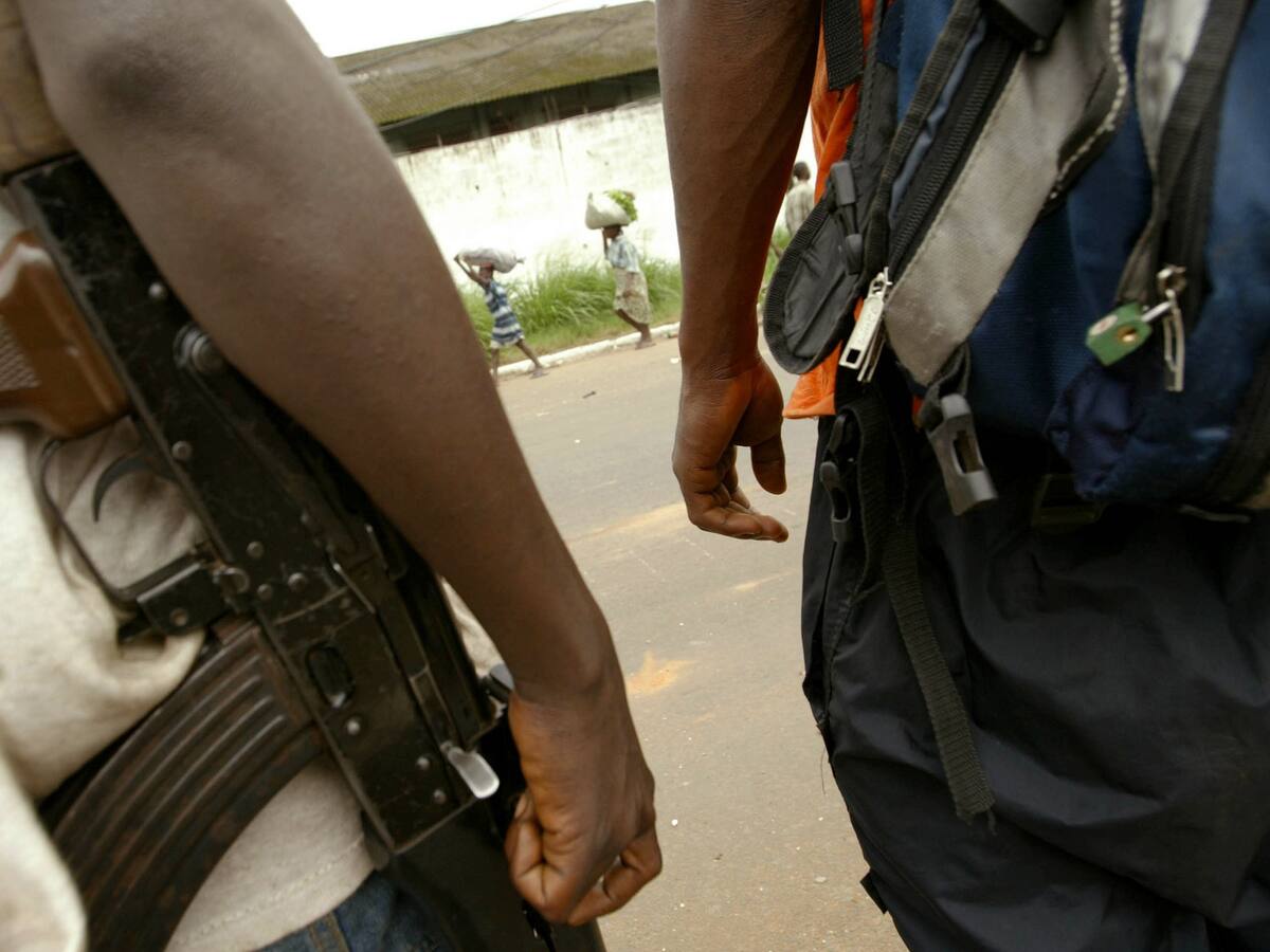 Grupo armado incineró camionetas de la Campaña Contra las Minas Antipersonal