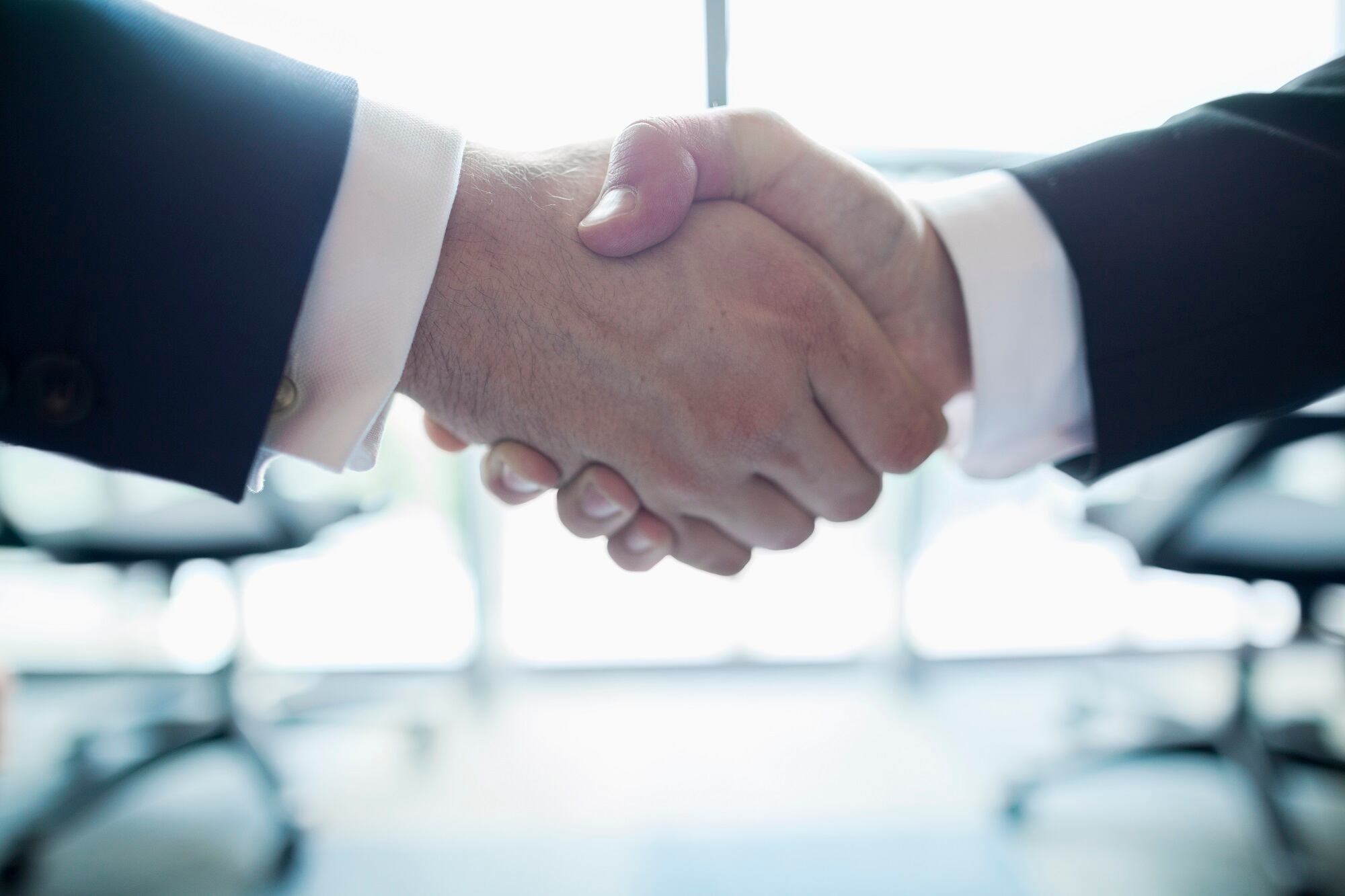 Imagen de referencia de apretón de manos