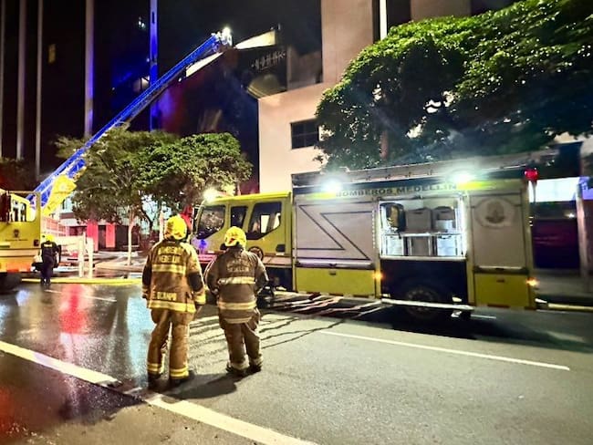 Incendio en la Clínica Fundadores obliga a evacuar a 150 pacientes en Medellín. Foto: DAGRD