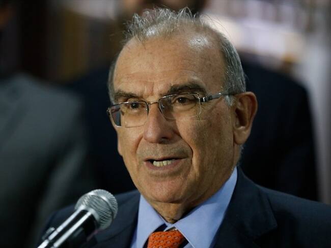 Humberto de la Calle (d), jefe negociador del Gobierno. Foto: Colprensa - Juan Páez