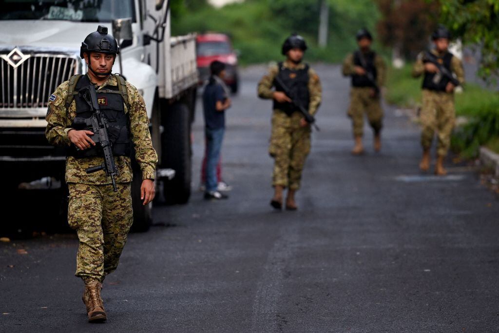 Autoridades en El Salvador. Foto: Getty Images.