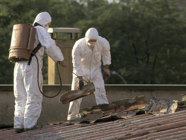 Un juez ordenó al Ministerio de Salud y al Ministerio de Trabajo diseñar plan para eliminar uso de asbesto en Colombia. Foto: Getty Images