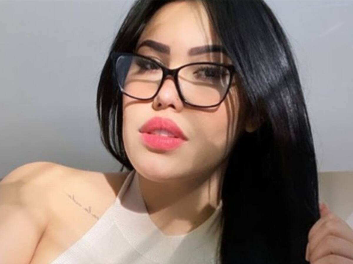 Con pequeño bikini y bailando champeta, Ana del Castillo disfruta del inicio de año