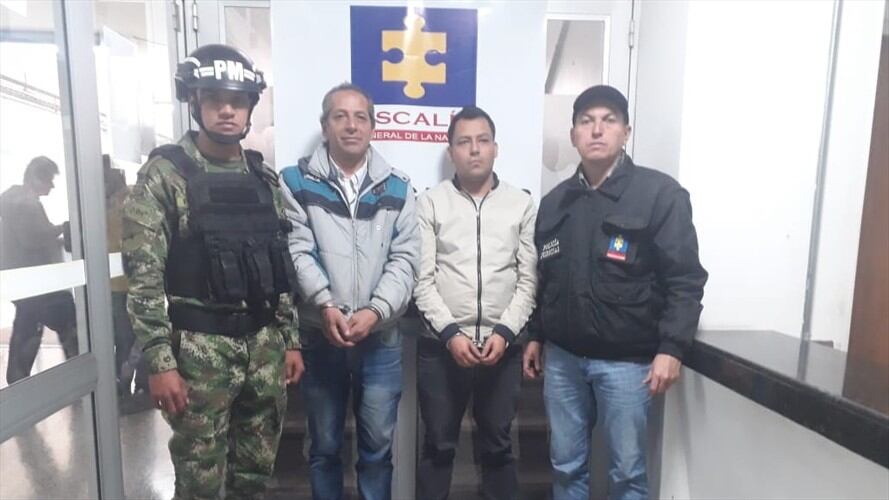 Captura de dos estafadores en Bogotá. . Foto: @FiscalíaCOl/ Twitter