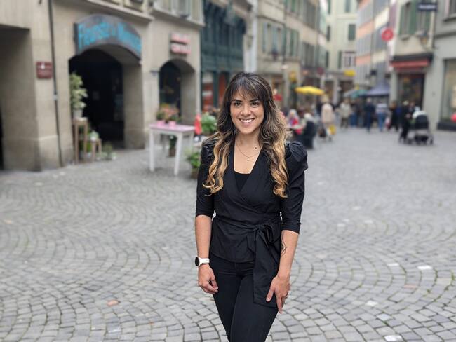 Con “puente digital” entre el cerebro y la médula, hombre tetraplégico volvió a caminar