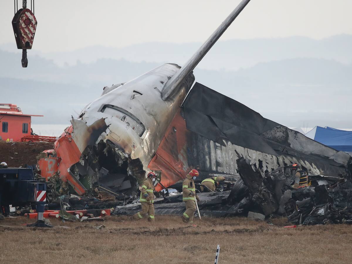 Los pilotos del vuelo 2216 de Jeju Air habrían apagado el motor equivocado antes del accidente