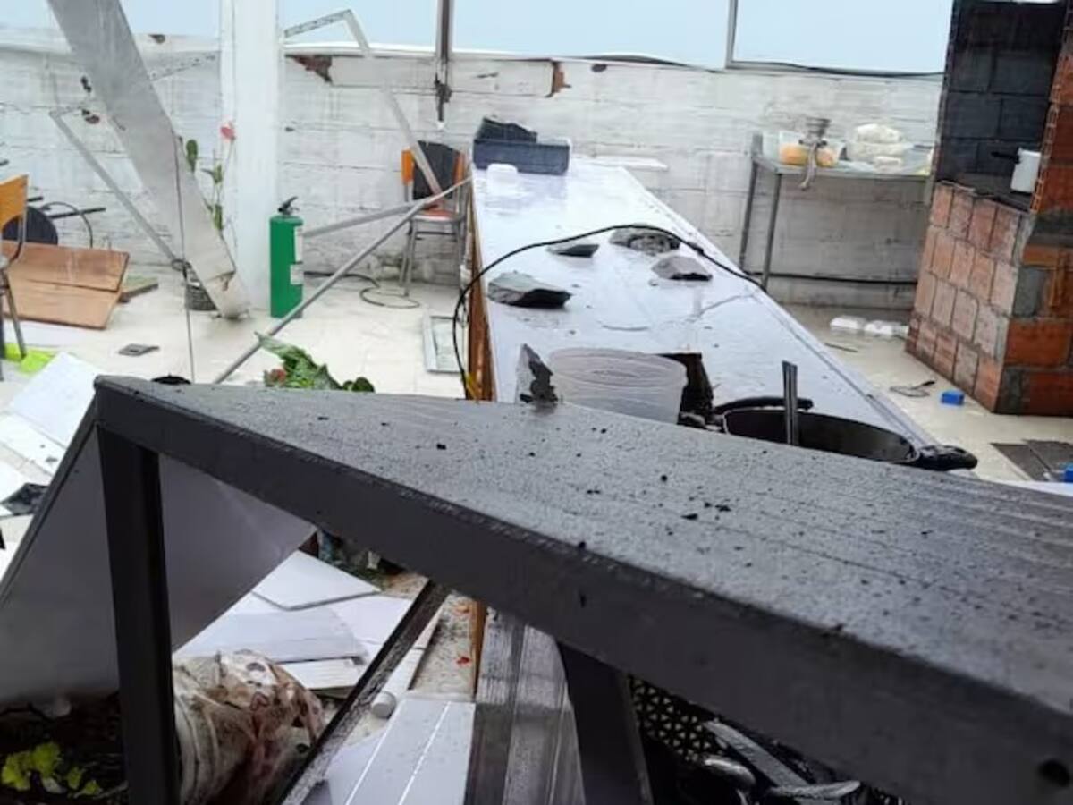 Un fuerte vendaval deja 24 familias afectadas en Risaralda, Caldas