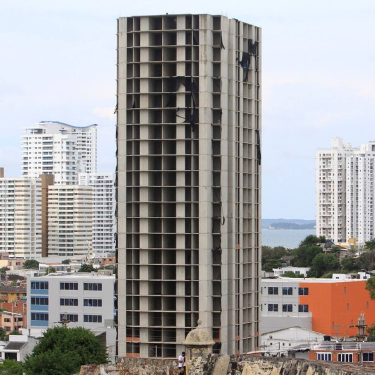 Adjudican contrato de consultoría para demoler el edificio Aquarela