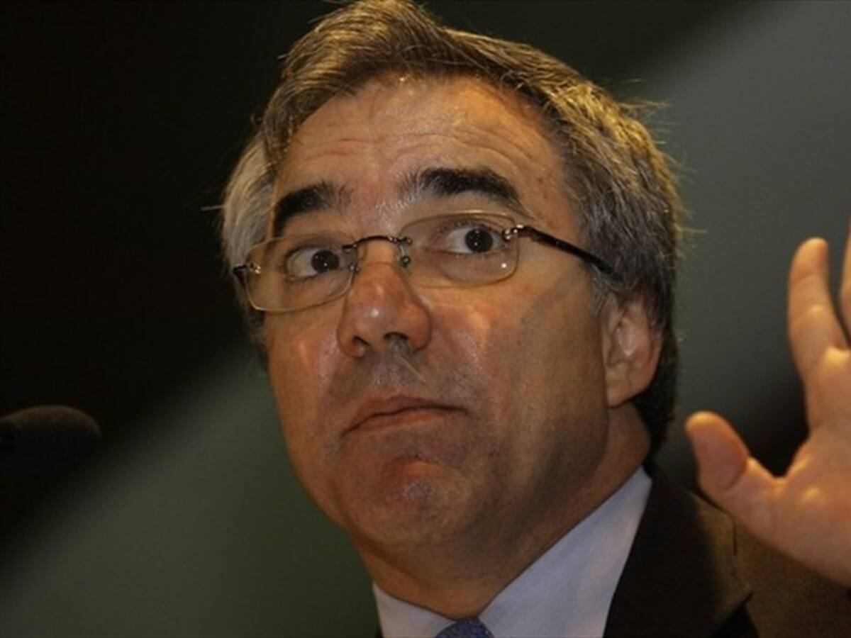 Queda en libertad Diego Palacio, exministro de Protección Social