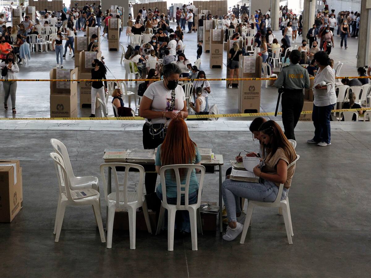 Personas votaron hasta con fotocopia de cédula en Bogotá, advierte la MOE