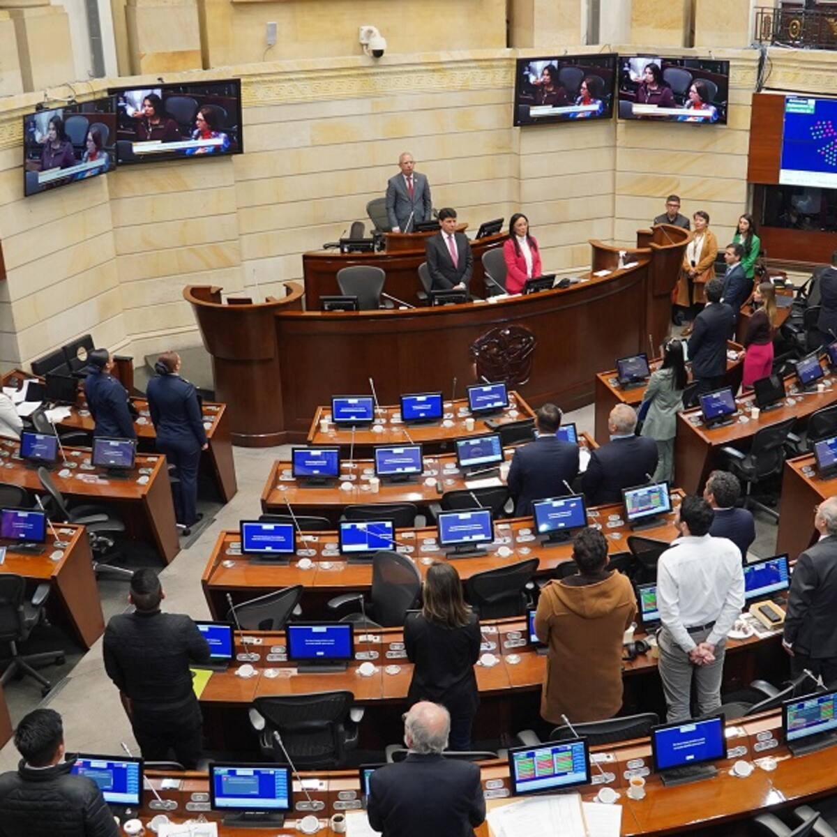 Suspenden servicios tecnológicos en el Senado por falta de recursos