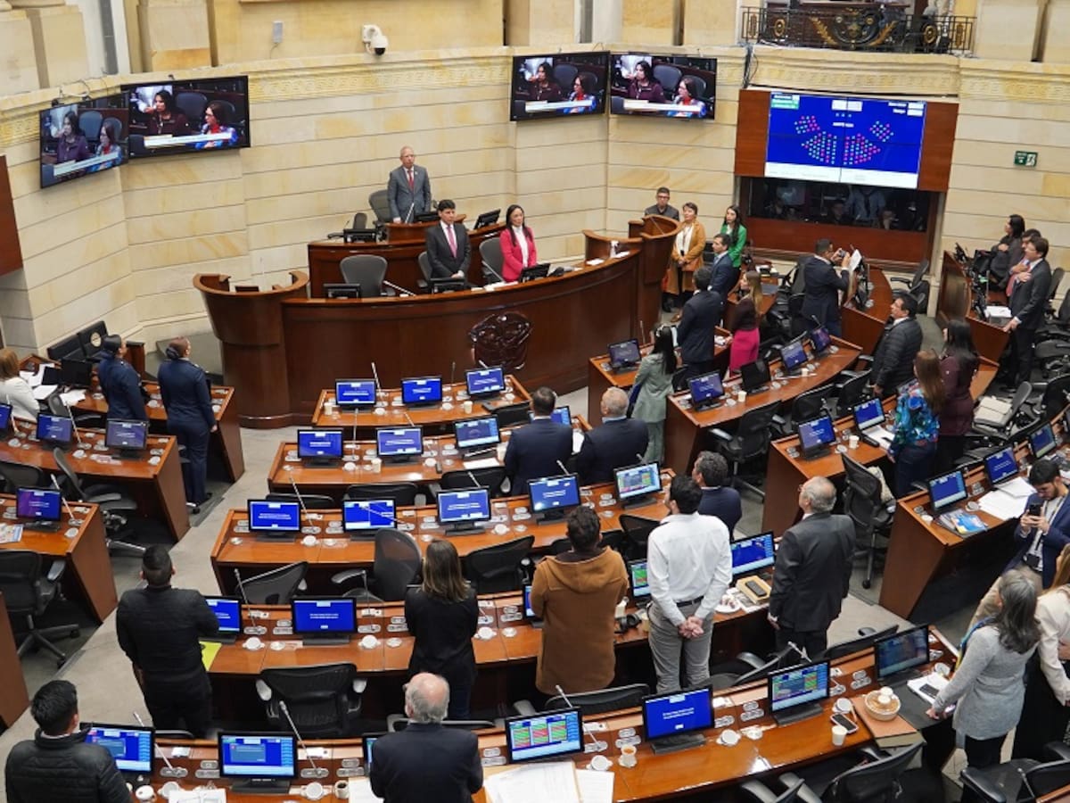 Suspenden servicios tecnológicos en el Senado por falta de recursos