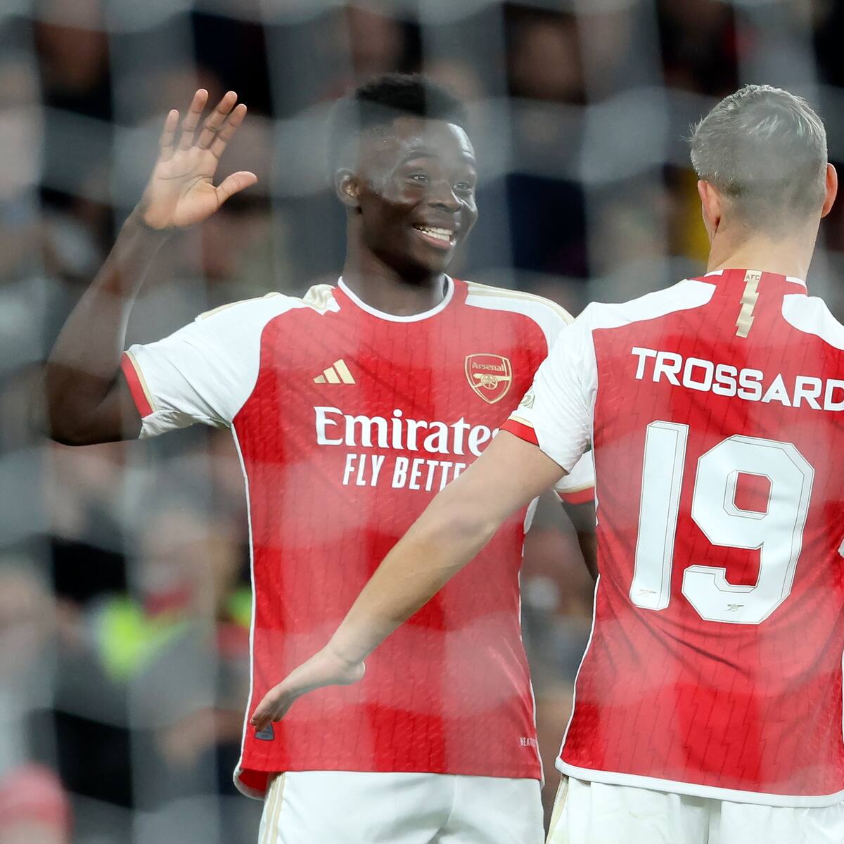 Arsenal derrota 2-0 al Sevilla, que sigue sin ganar en Champions