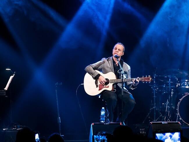 El cantante Alberto Plaza presenta su primer libro