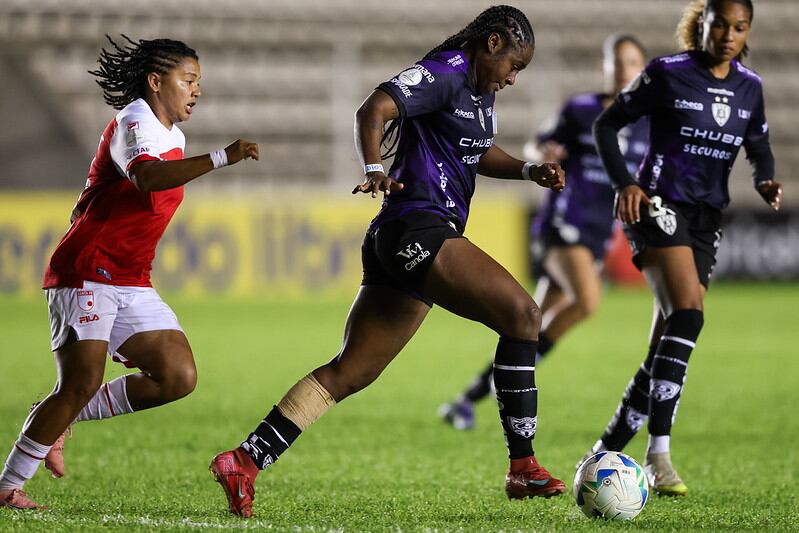 Independiente Santa Fe cayó 1-0 Ante Independiente del Valle en la Copa Libertadores femenina. Foto: Tomada del perfil de X @DragonasIDV