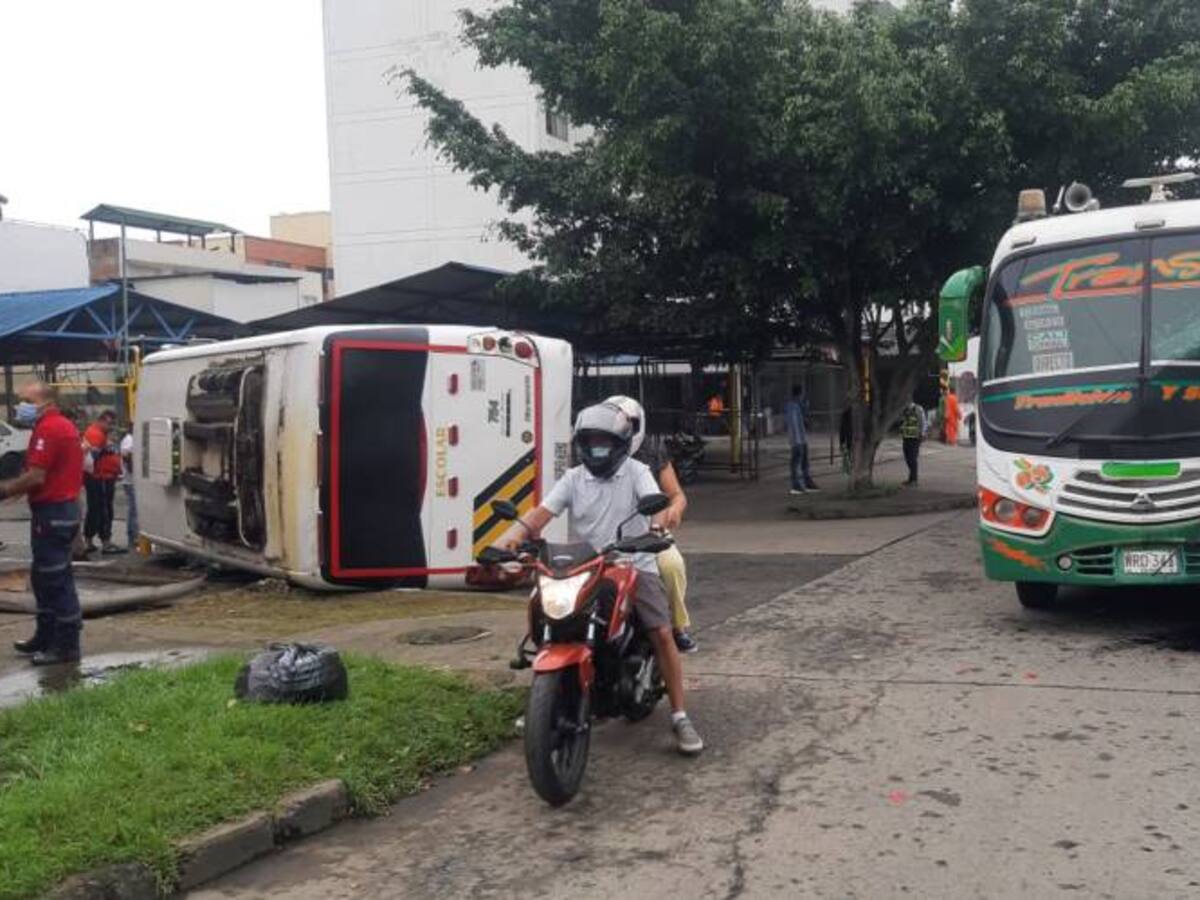 Choque entre buseta escolar y bus intermunicipal dejó 15 lesionados en Cali