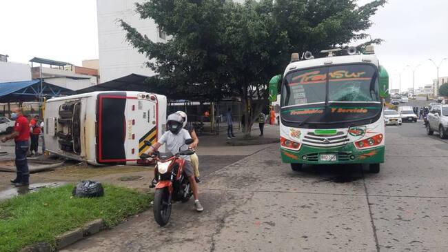 Las autoridades de movilidad de Cali evalúan las causas del accidente para determinar las responsabilidades. Foto: Cortesía.