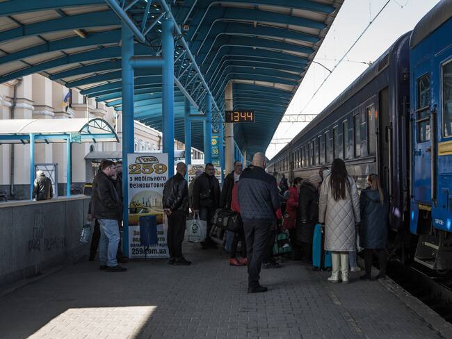 ZAPORIZHIA, UKRAINE - MARCH 23: Refugees coming mostly from the Mariupol area and arriving with the last humanitarian convoy consisting of 15 buses, take the train to the Zaporizhia station to continue their journey west in Zaporizhia, Ukraine on March 23, 2022. (Photo by Andrea Carrubba/Anadolu Agency via Getty Images)