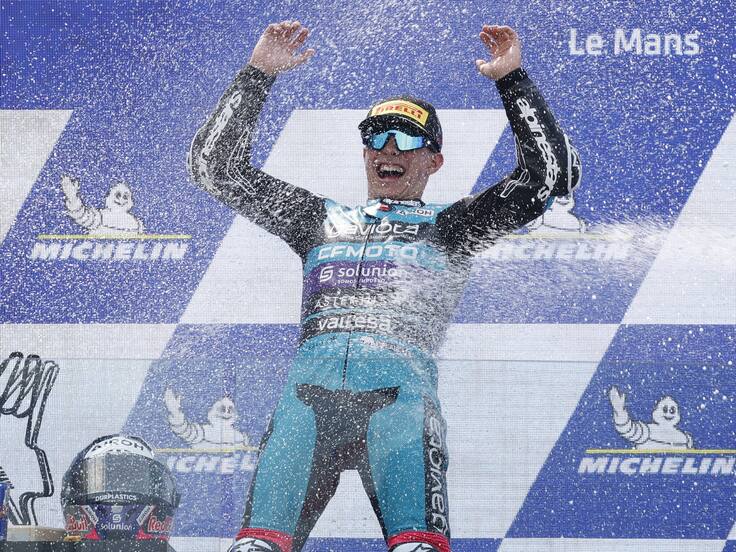 Le Mans (France), 12/05/2024.- Colombian Moto3 rider David Alonso of CFMOTO Aspart Team celebrates on the podium after winning the Moto3 race at the French Motorcycling Grand Prix in Le Mans, France, 12 May 2024. (Motociclismo, Ciclismo, Francia) EFE/EPA/YOAN VALAT