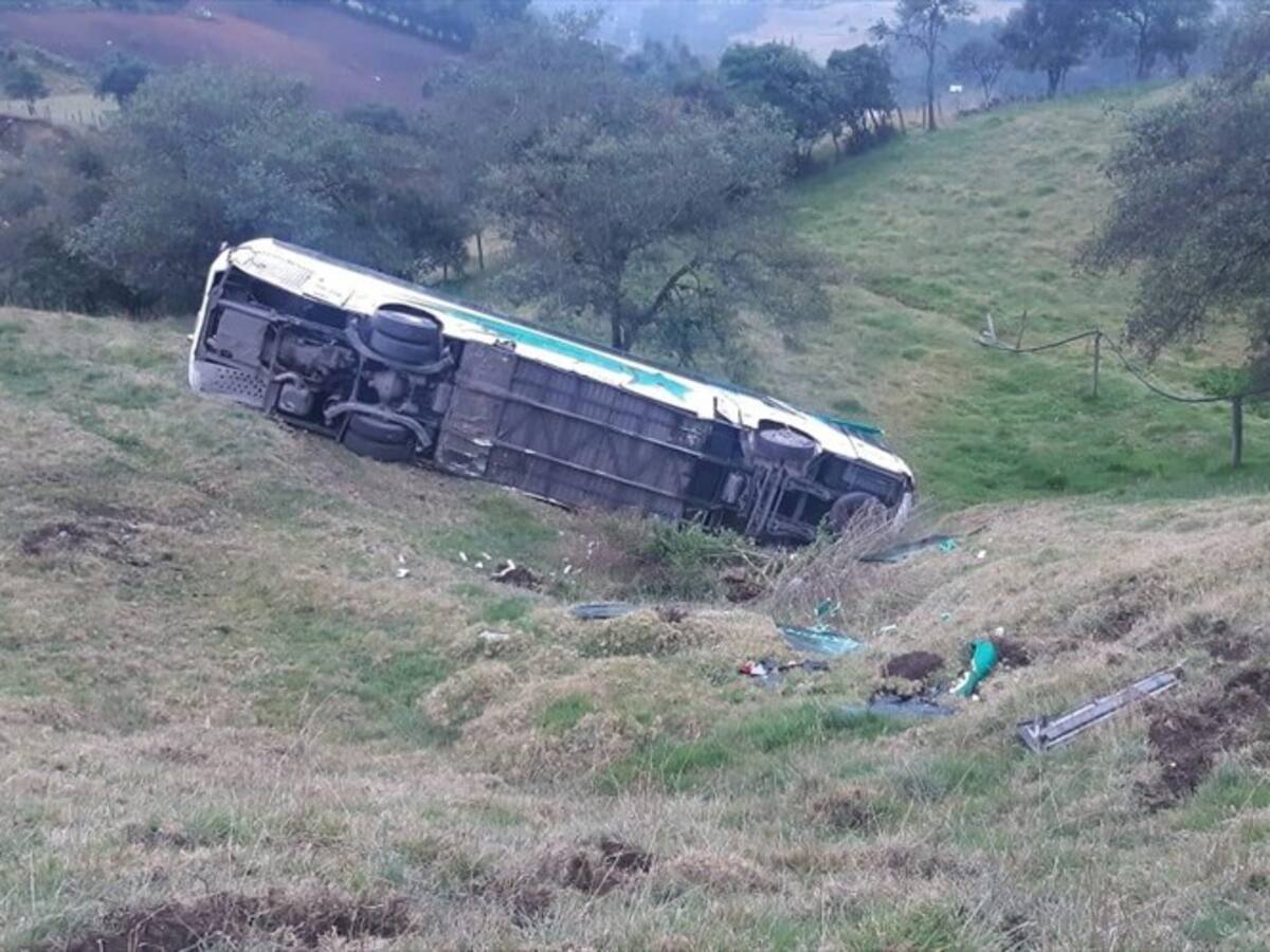 A hospitales de Belén y Duitama heridos en accidente de un bus que cubría Cúcuta - Bogotá