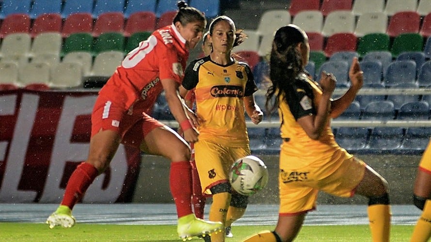 A las 8 pm de este lunes 30 de septiembre, los colombianos podrán saber quién será el equipo campeón de la liga femenina de fútbol. Foto: Colprensa