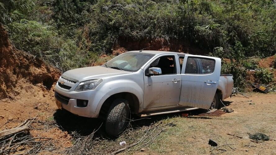 En imágenes difundidas este sábado, se observa a un hombre muerto en la parte trasera de una camioneta . Foto: Cortesía Sucesos Cauca