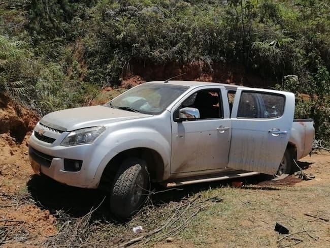 En imágenes difundidas este sábado, se observa a un hombre muerto en la parte trasera de una camioneta . Foto: Cortesía Sucesos Cauca