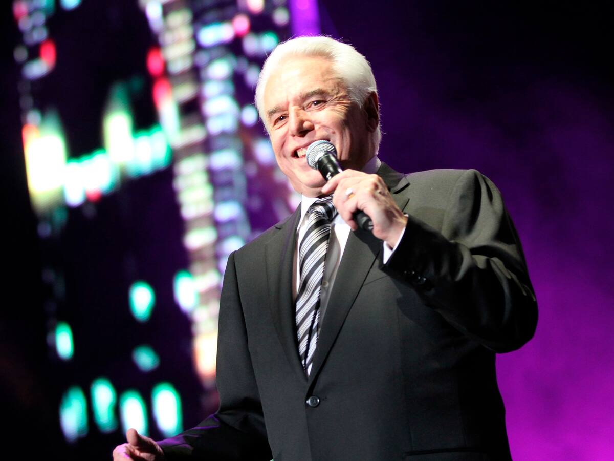 Estoy encantado de saber que mi vida ha dado cosas que florecen: Enrique Guzmán, cantante mexicano