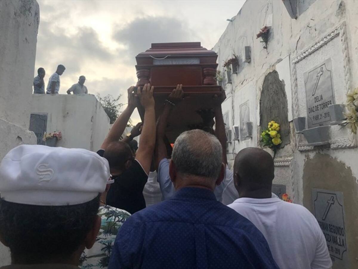 En Santa Marta violan la cuarentena con sepelio masivo
