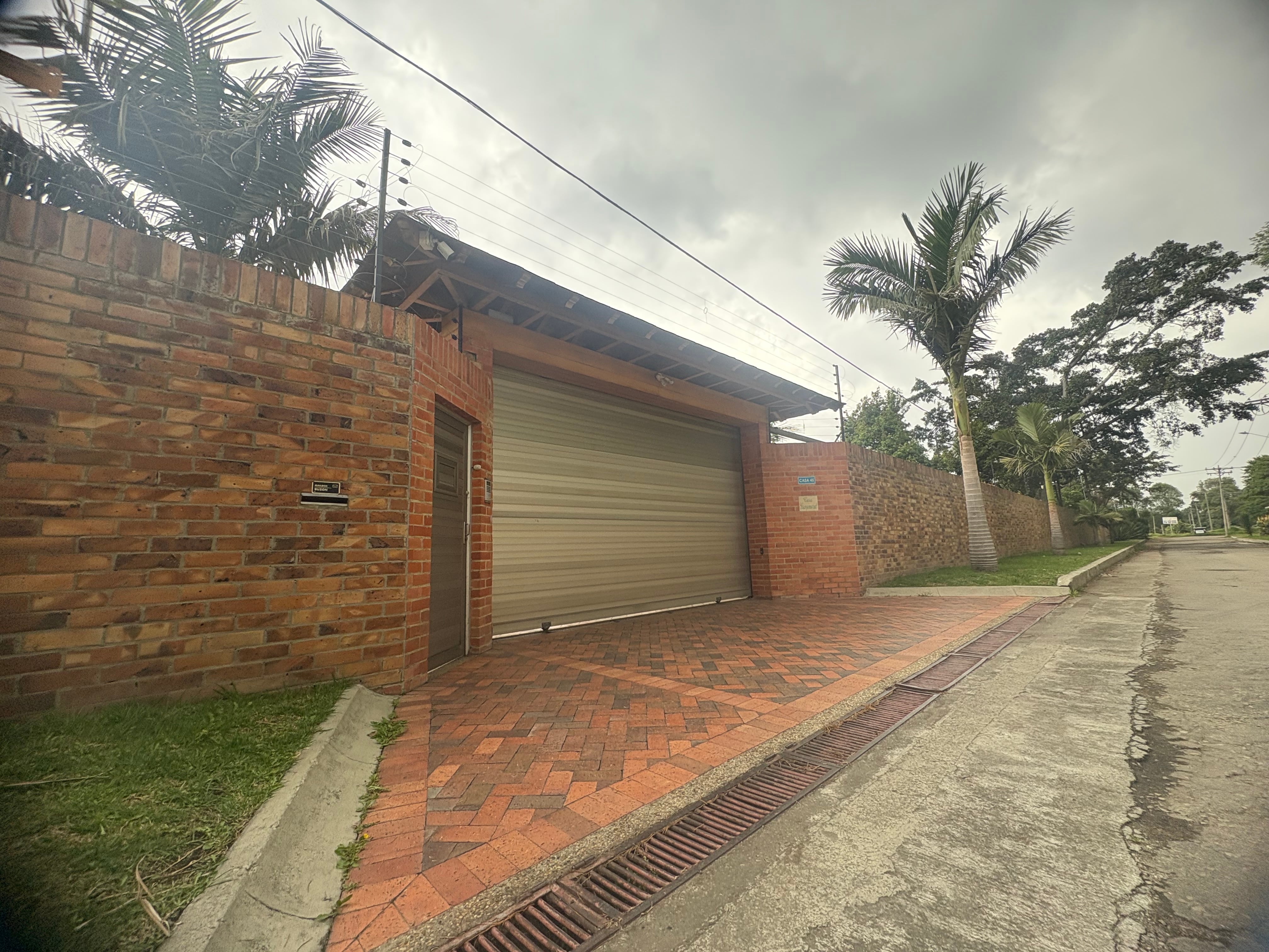 Fiscalía allanó la casa de ‘Papá Pitufo’ uno de los zares del contrabando en Colombia  . Foto: W Radio.