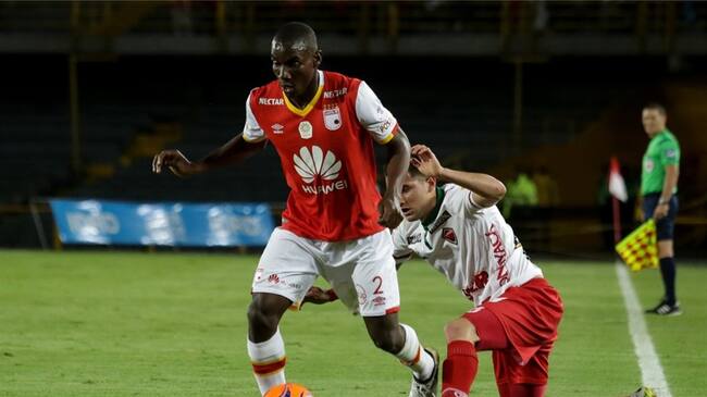 Defensor de Independiente Santa Fe Dairon Mosquera. Foto: Colprensa - Diego Pineda