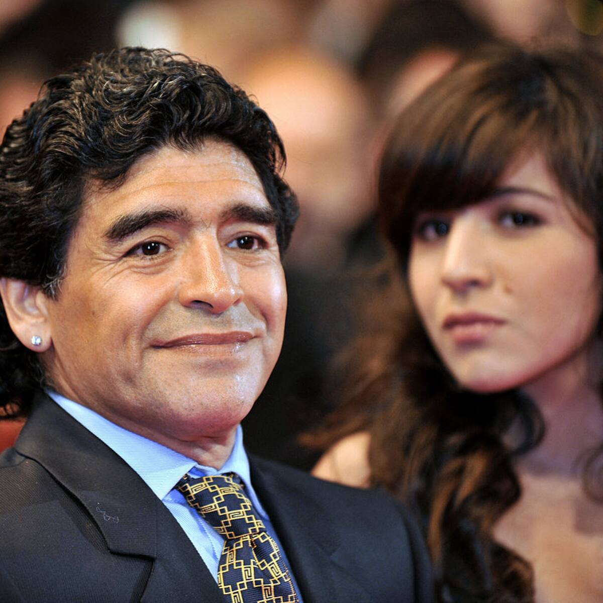 La hija de Maradona responde a acusación de presunta violación cometida por su padre