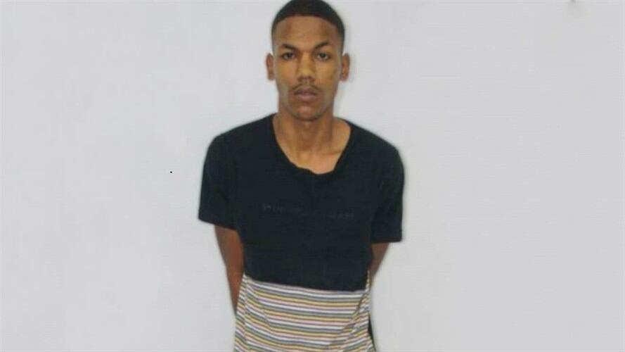 El capturado registra anotaciones penales por los delitos de tráfico y porte ilegal de armas, así como homicidio. Foto: Fiscalía General de la Nación