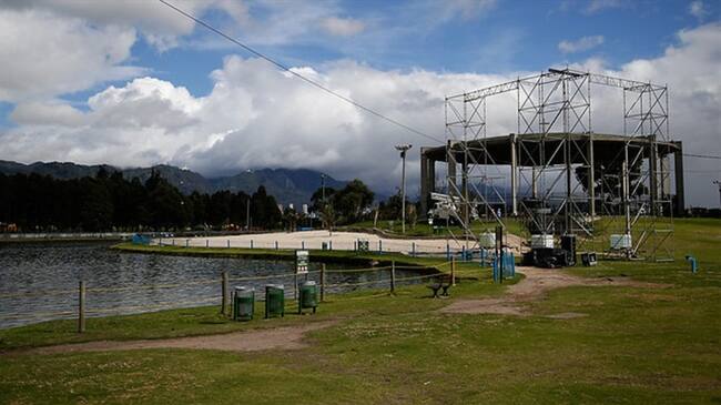 Ultiman detalles en parque de Bogotá donde el papa oficiará la primera misa. Foto: Colprensa