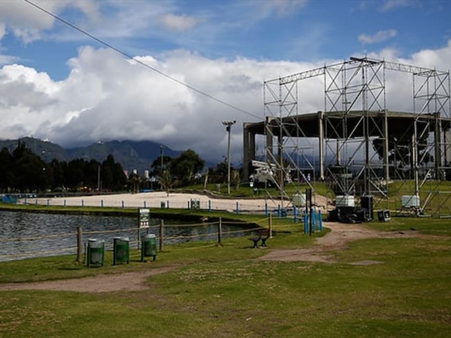 Ultiman detalles en parque de Bogotá donde el papa oficiará la primera misa. Foto: Colprensa