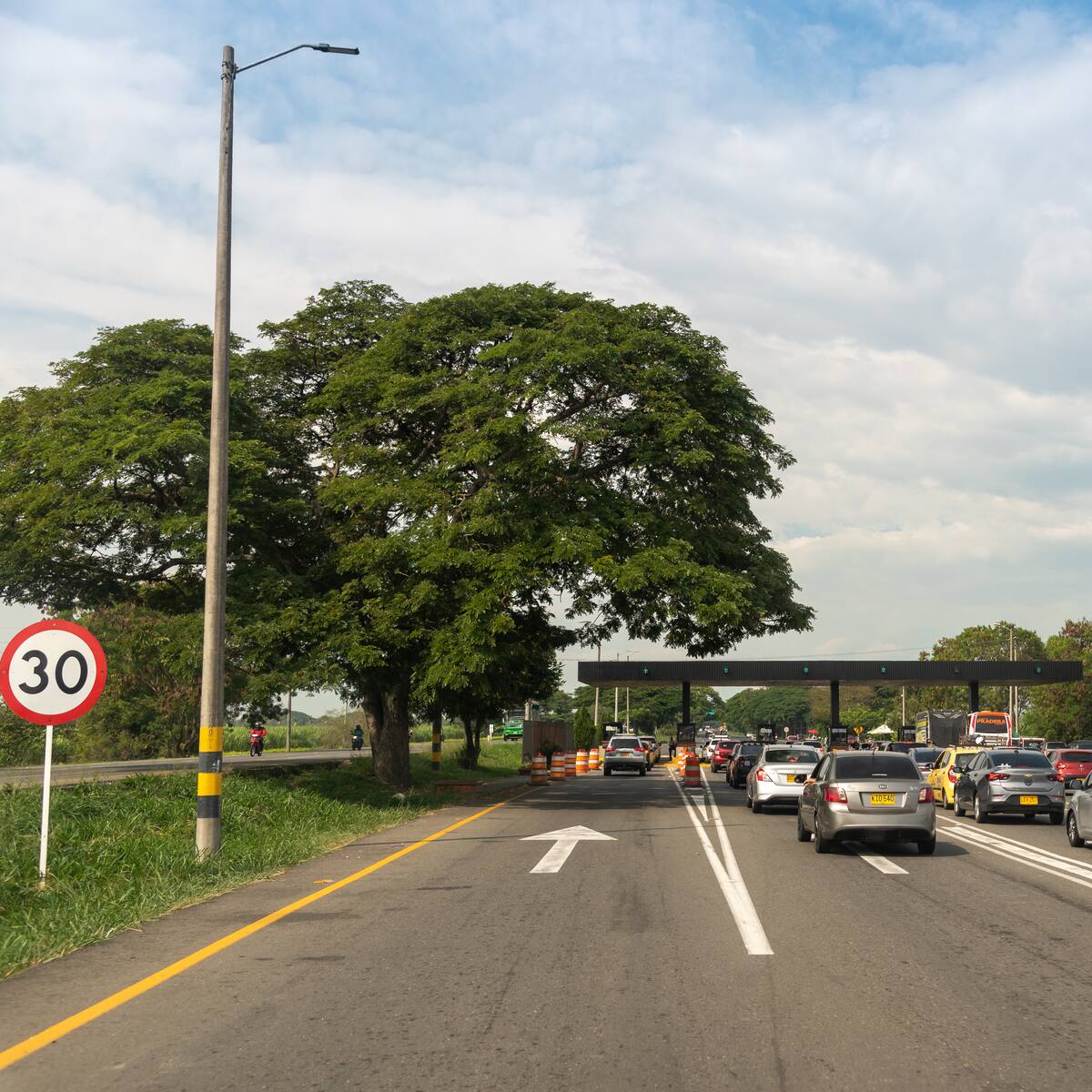 Protesta en la vía Barranquilla- Cartagena contra peaje a la altura del municipio de Baranoa