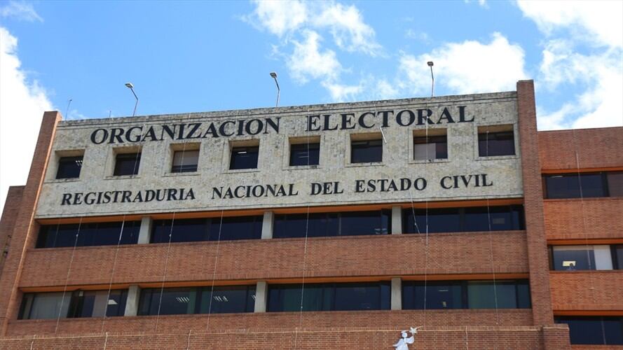 El tribunal electoral consideró que hacer publicidad política en redes por fuera de los plazos permitidos compromete la conducta de los candidatos. Foto: Colprensa