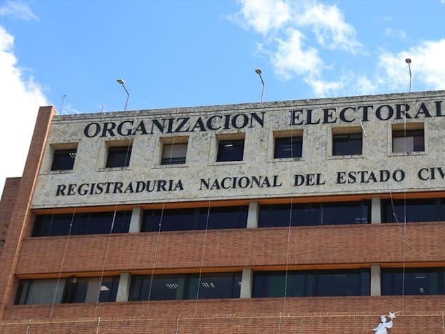 El tribunal electoral consideró que hacer publicidad política en redes por fuera de los plazos permitidos compromete la conducta de los candidatos. Foto: Colprensa