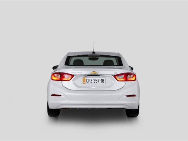 Legal. “Foto referencial, las versiones y accesorios pueden no coincidir con las disponibles en Colombia”