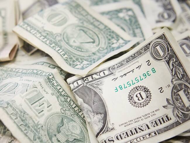 Mujer ingirió 9.000 dólares para no darle el 50% del dinero. Foto: Getty Images