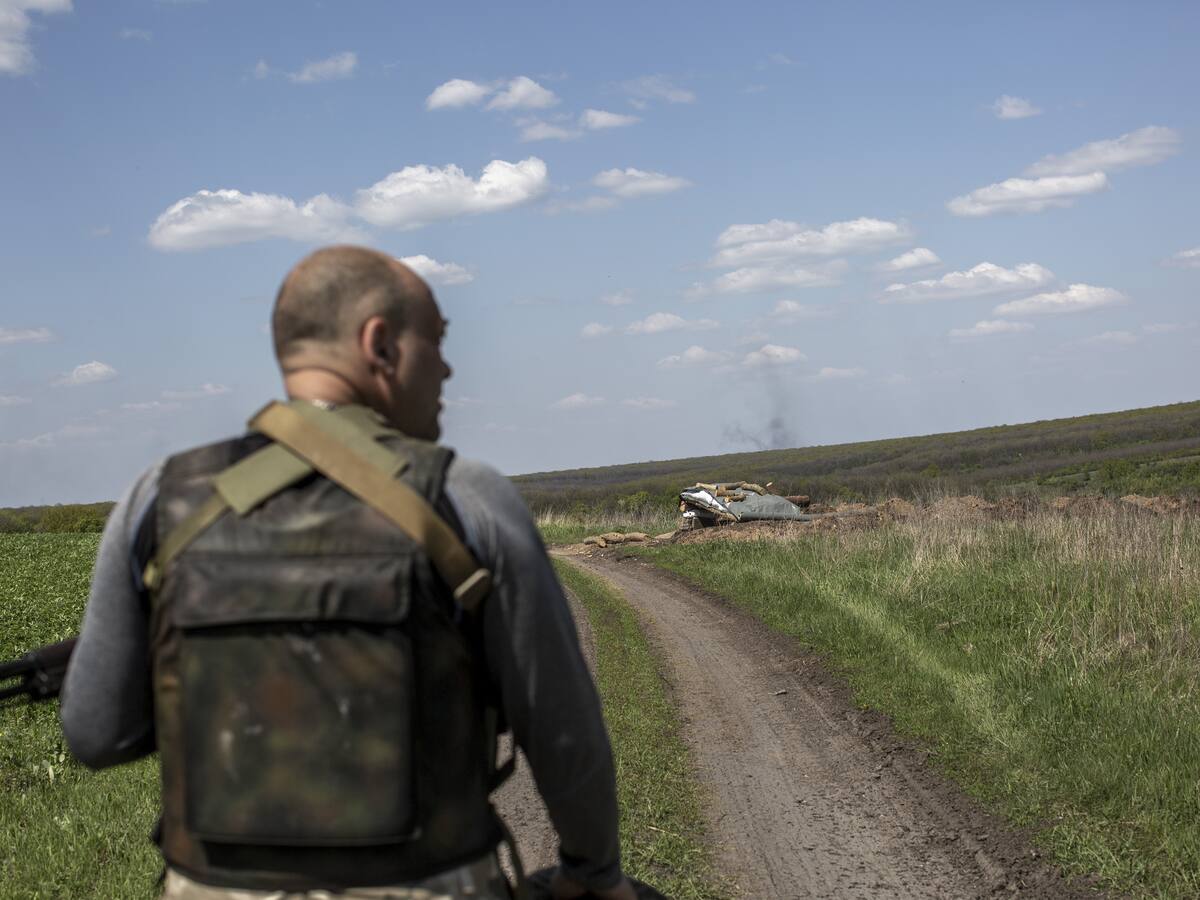 Fuerzas rusas y separatistas llegan a la frontera administrativa de Lugansk
