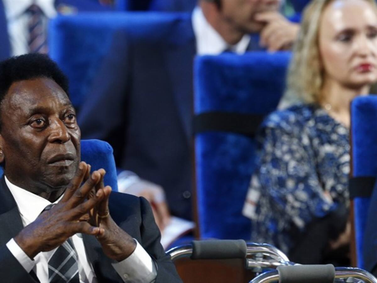 Pelé vuelve a ser hospitalizado para continuar tratamiento de quimioterapia