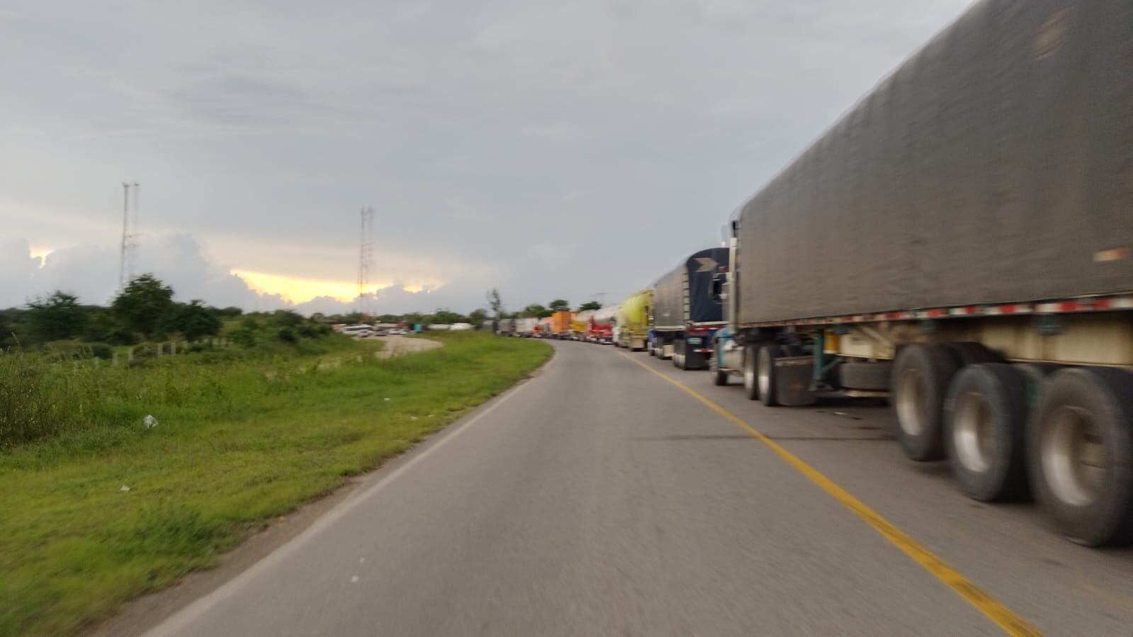 Bloqueo de la vía a la altura del corregimiento de Apure/ Cortesía